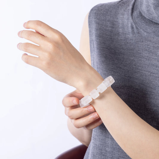 Clear Quartz Bracelet – A beautifully crafted bracelet featuring Clear Quartz crystals, known for their amplifying energy and powerful healing properties.