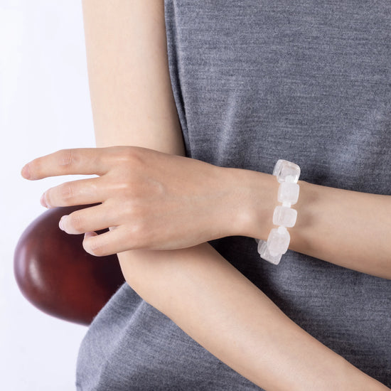 Clear Quartz Bracelet – A beautifully crafted bracelet featuring Clear Quartz crystals, known for their amplifying energy and powerful healing properties.