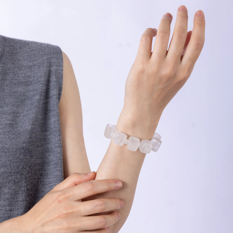 Clear Quartz Bracelet – A beautifully crafted bracelet featuring Clear Quartz crystals, known for their amplifying energy and powerful healing properties.