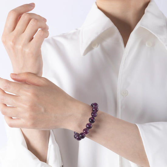Amethyst Crystal Bracelet for Mental Clarity and Focus — made with deep violet stones, designed to enhance concentration, clear mental fog, and restore inner calm.