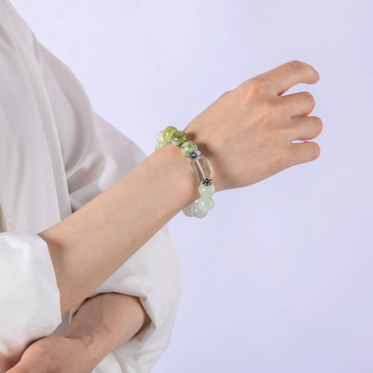 Green Agate & Clear Quartz Bracelet – A beautiful bracelet made with green crystals, known for their healing properties, promoting balance, growth, and emotional healing.