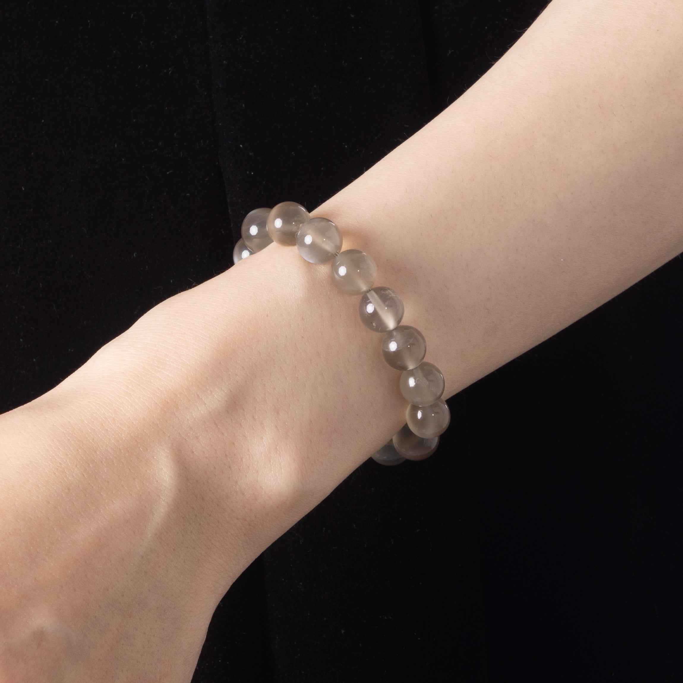 Gray Moonstone Crystal Bracelet – A beautiful bracelet featuring gray moonstone crystals, known for their calming energy and spiritual healing properties.