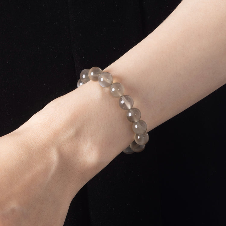 Gray Moonstone Crystal Bracelet – A beautiful bracelet featuring gray moonstone crystals, known for their calming energy and spiritual healing properties.